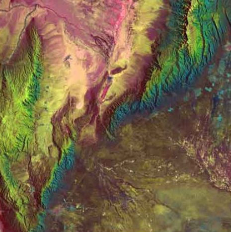 18幅震撼太空照：吐鲁番盆地鲜艳如梦