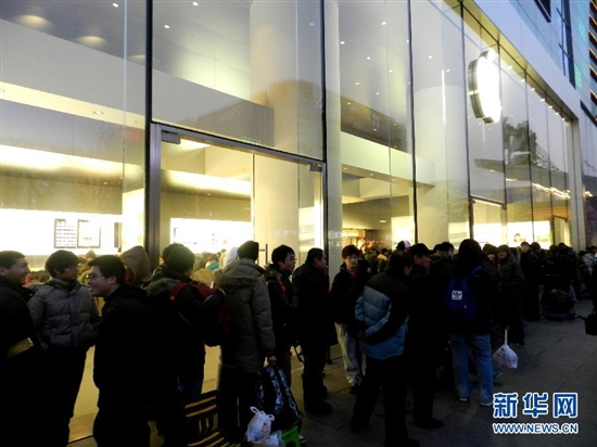 iPhone 4S大陆发售盛况：苹果店排长队联通官网瘫痪