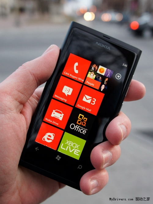 Lumia 800销量不佳 运营商要求诺基亚降价