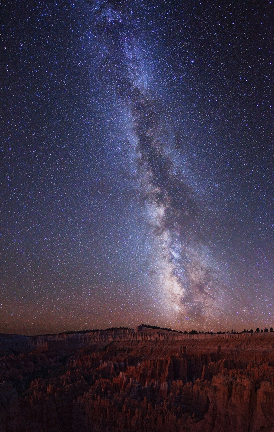 组图：壮观的峡谷银河夜空