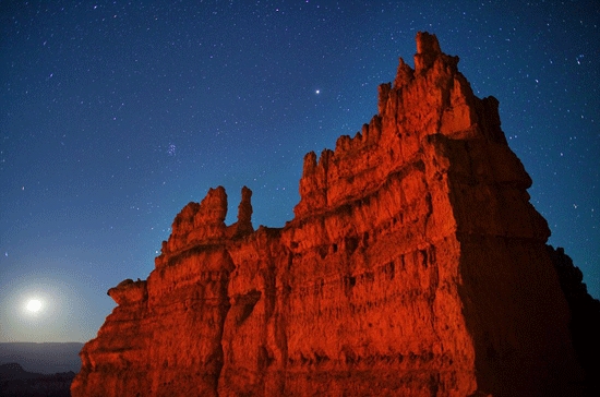 组图：壮观的峡谷银河夜空