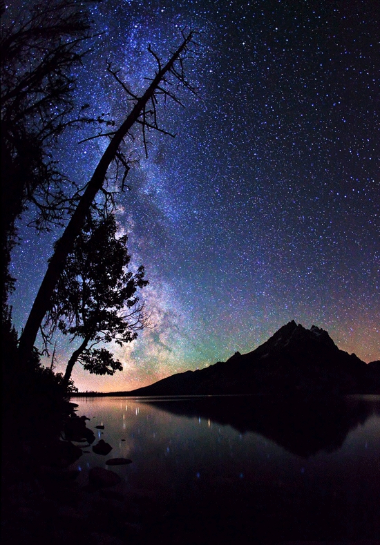 组图：壮观的峡谷银河夜空