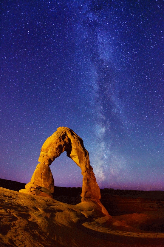 组图：壮观的峡谷银河夜空