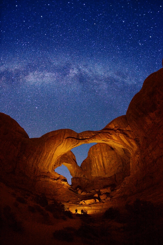 组图：壮观的峡谷银河夜空