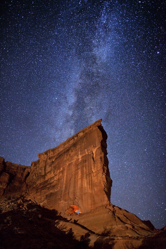 组图：壮观的峡谷银河夜空