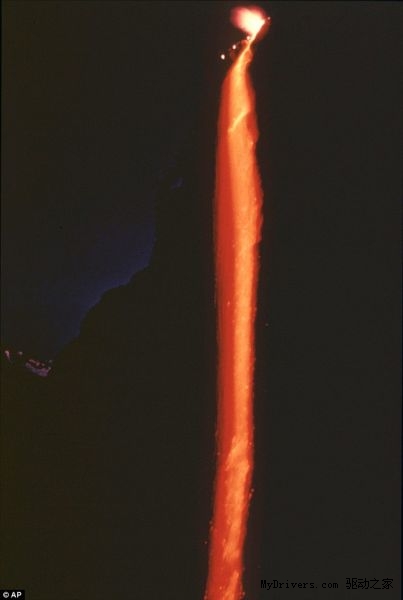 美国家公园壮观“火瀑布”奇景似流动熔岩