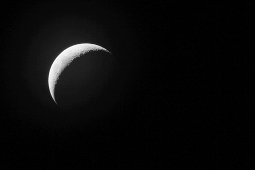 “双星抱月”3月26日呈现夜空