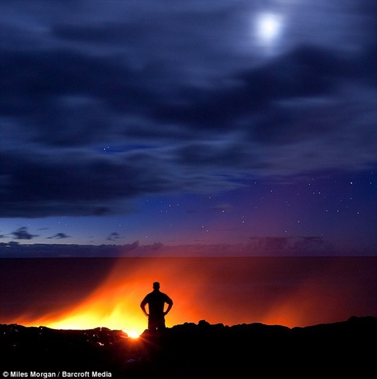 世界最活跃火山岩浆喷涌壮观场面