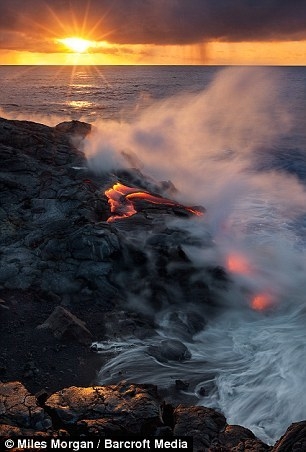 世界最活跃火山岩浆喷涌壮观场面