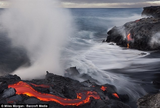 世界最活跃火山岩浆喷涌壮观场面