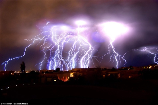 震撼闪电照：大自然的惊人力量