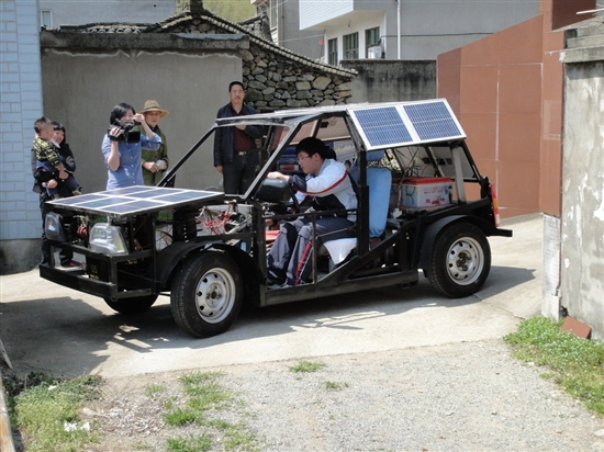 浙江19岁技校生1.5万造出太阳能汽车