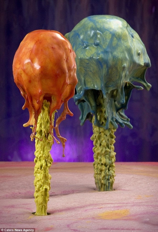 绚烂的“蘑菇”:高速摄影捕捉水花悬空瞬间