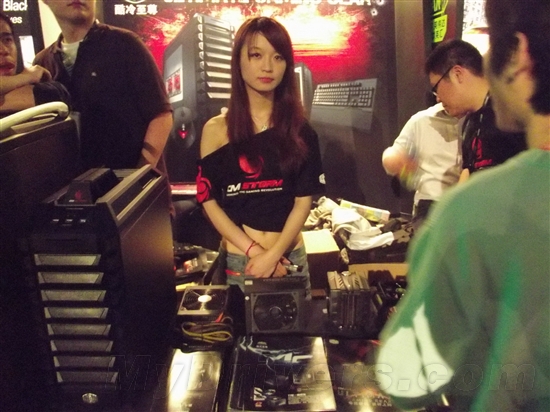 NVIDIA游戏群英汇2012汇总：展位&Showgirl篇