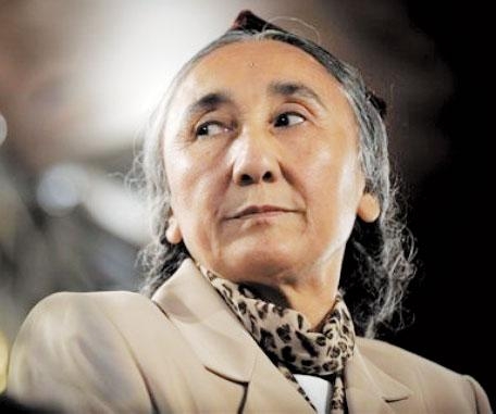 热比娅盼日本买下新疆 捐10万日元助日购钓鱼岛