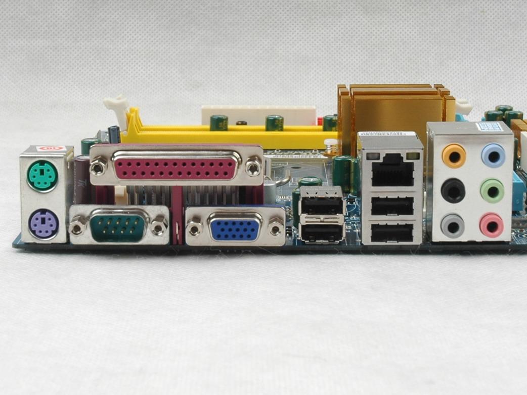 &nbsp; 硬盘部分,技嘉ga-945gcmx-s2主板提供了1个ide接口,1个fdd接口