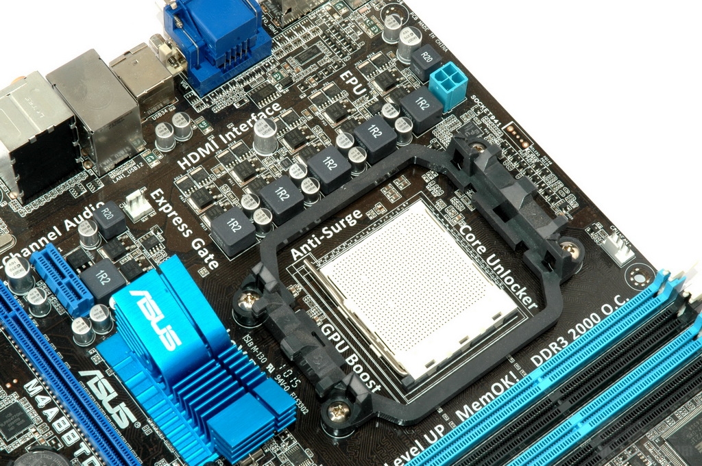 鏖战星际2华硕智能880g主板评测