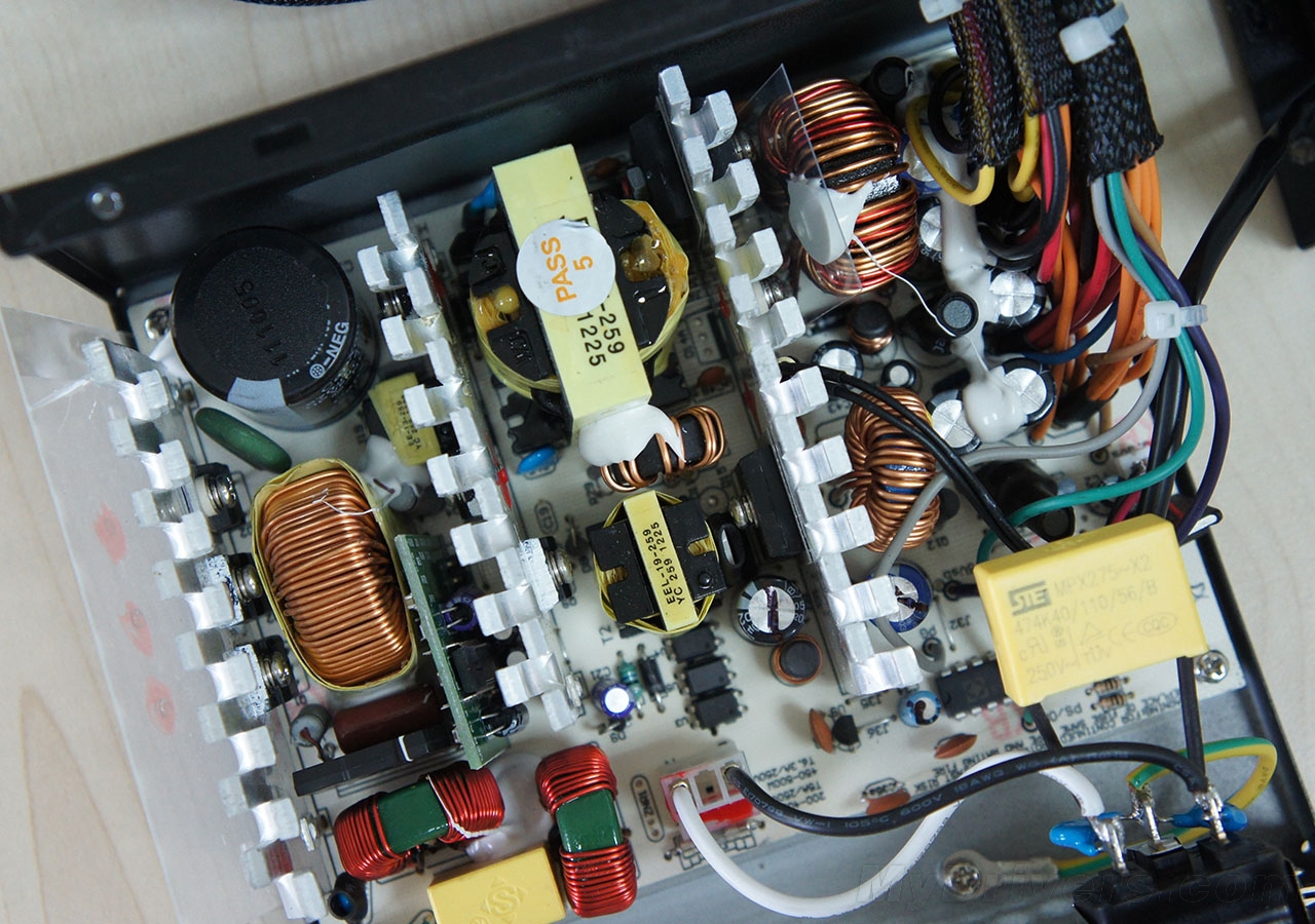 经济实惠 鑫谷雷诺者rp650电源赏析