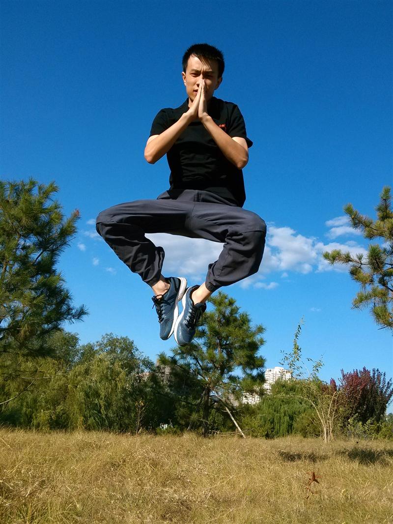 组图:手机拍出的10张悬浮照片