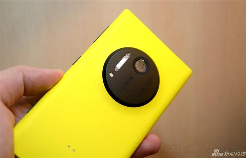 诺基亚够狠 组图:5999元骚黄lumia 1020