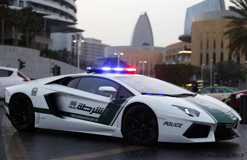 真正的土豪:迪拜警长得瑟超跑警车