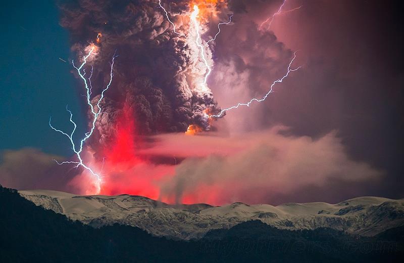 震撼组图:火山爆发的壮美瞬间
