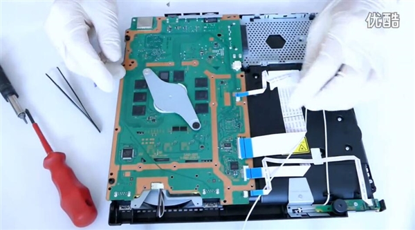 PS4 Slim����׷������徹Ȼ��ôС��