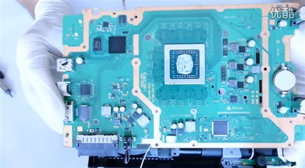 PS4 Slim����׷������徹Ȼ��ôС��