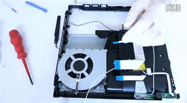 PS4 Slim����׷������徹Ȼ��ôС��