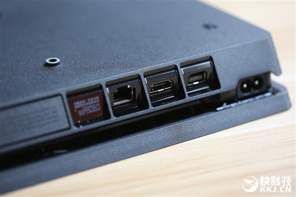 PS4 Slim�������ͼ�ͣ����С�ɣ�