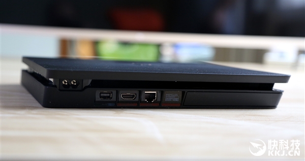 PS4 Slim�������ͼ�ͣ����С�ɣ�