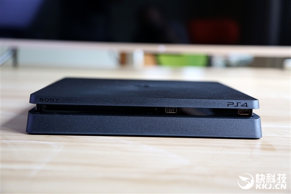 PS4 Slim�������ͼ�ͣ����С�ɣ�