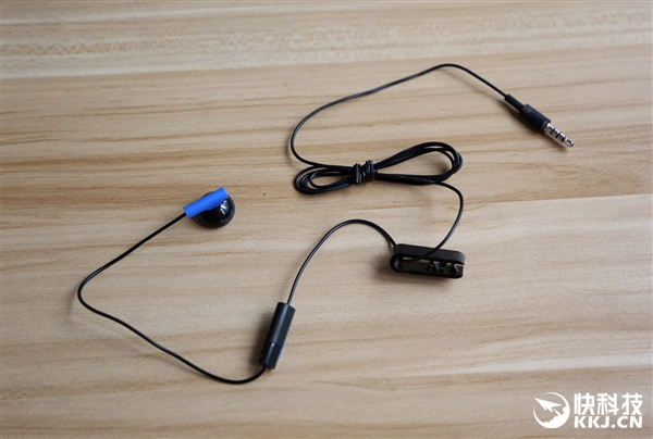 PS4 Slim�������ͼ�ͣ����С�ɣ�