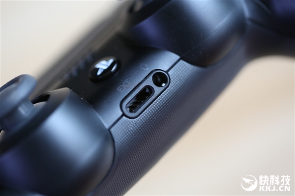 PS4 Slim�������ͼ�ͣ����С�ɣ�