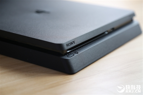 PS4 Slim�������ͼ�ͣ����С�ɣ�