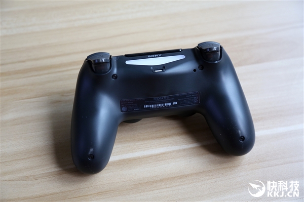 PS4 Slim�������ͼ�ͣ����С�ɣ�