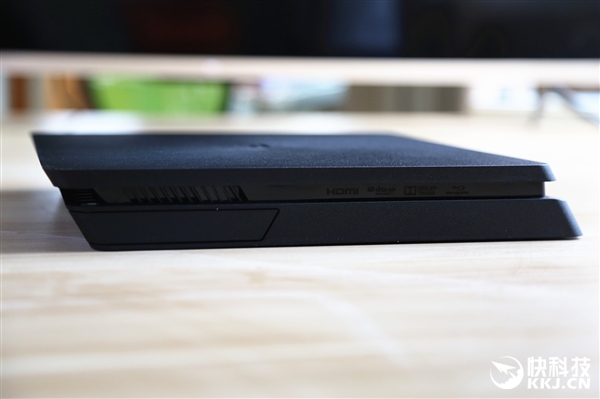 PS4 Slim�������ͼ�ͣ����С�ɣ�