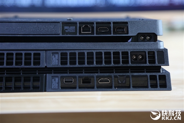 PS4 Slim�������ͼ�ͣ����С�ɣ�