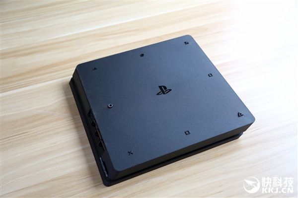 PS4 Slim�������ͼ�ͣ����С�ɣ�