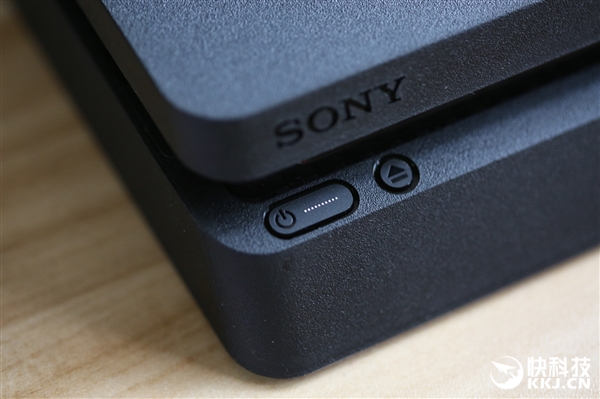 PS4 Slim�������ͼ�ͣ����С�ɣ�