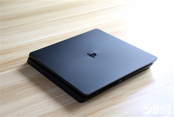 PS4 Slim�������ͼ�ͣ����С�ɣ�