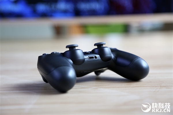 PS4 Slim�������ͼ�ͣ����С�ɣ�