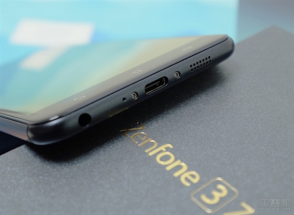 3344ԪΪZenFone 3 ZoomУ˫ͷ/5000mAh