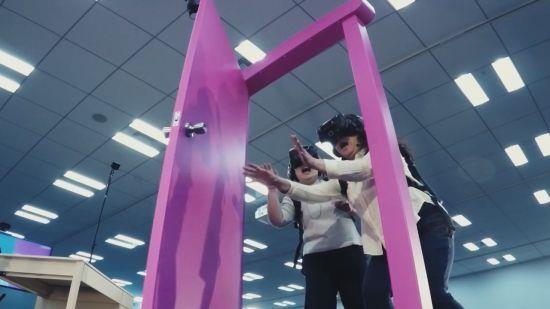 ��Ů���顰������VR��  ���������Ӱѳֲ�ס