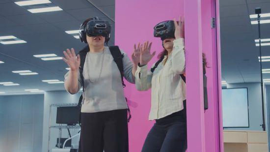 ��Ů���顰������VR��  ���������Ӱѳֲ�ס