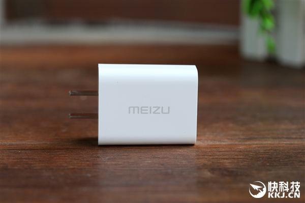 ����5s��è��װ���䣺85������Ѫ+1��mAh�ƶ���Դ