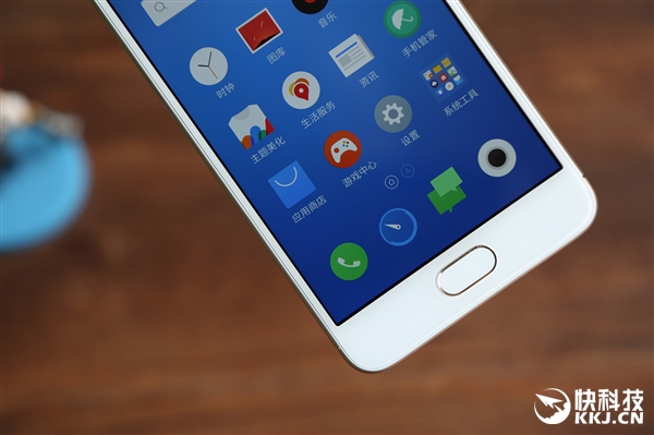 ����5s��è��װ���䣺85������Ѫ+1��mAh�ƶ���Դ