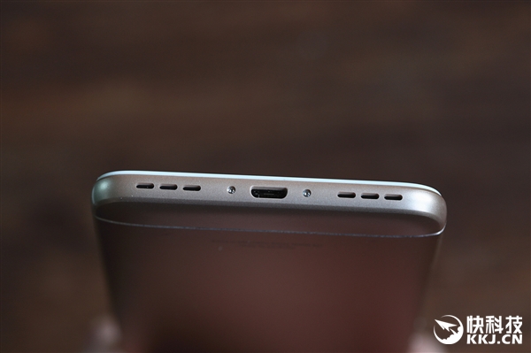 ����5s��è��װ���䣺85������Ѫ+1��mAh�ƶ���Դ