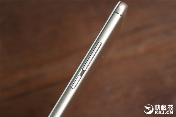 ����5s��è��װ���䣺85������Ѫ+1��mAh�ƶ���Դ