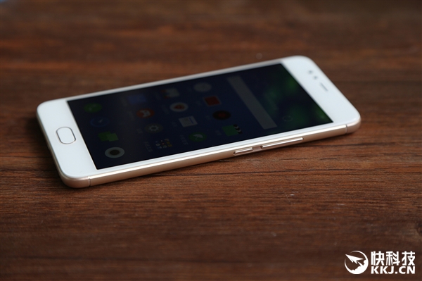 ����5s��è��װ���䣺85������Ѫ+1��mAh�ƶ���Դ